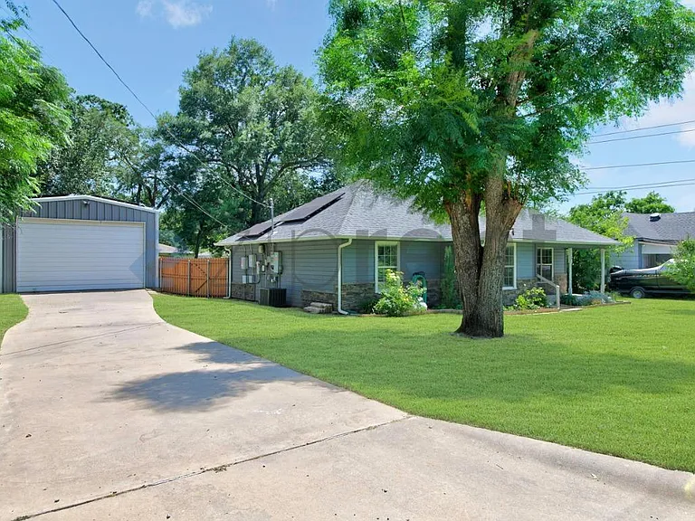 940 Chase St — Photo 3