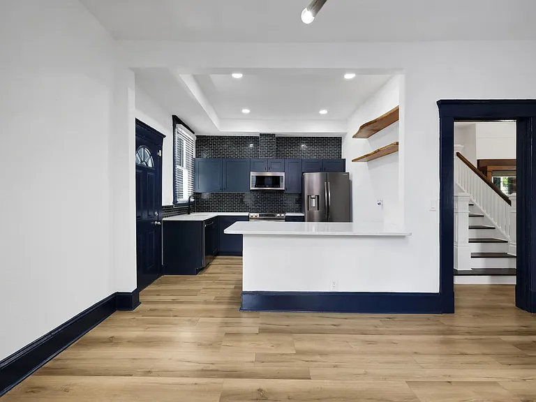 1407 Hubbard St — Photo 12