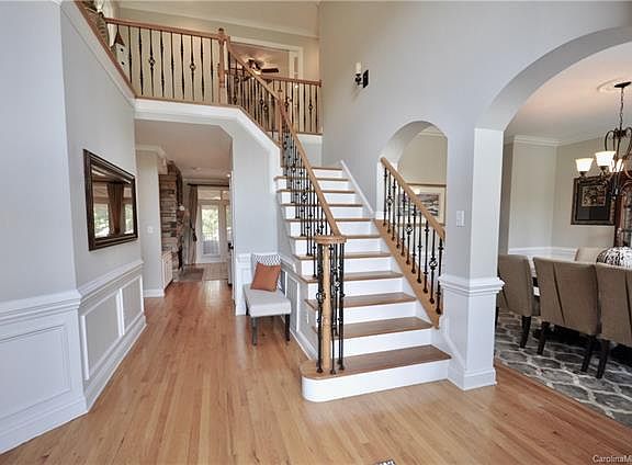 4th image of 105 Kings Crest Dr