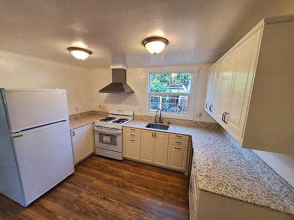 2nd image of 141 Amherst Ave