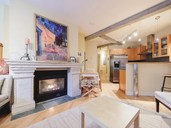 1216 Homer St #210, Vancouver, BC V6B 6K5