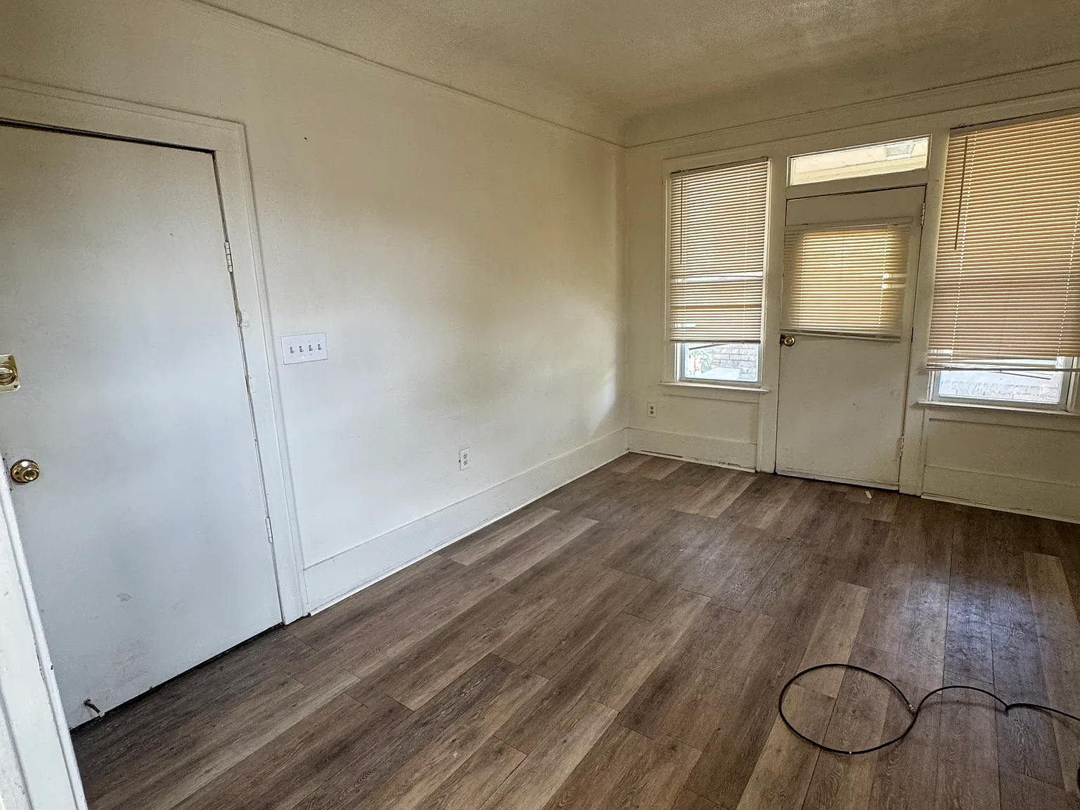 2 bed, 977 sqft, $1,000 — Photo 1