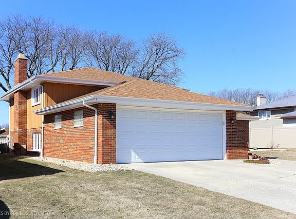 2nd image of 15118 Larkspur Ln