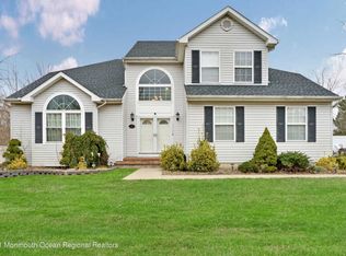 4 Arboretum Dr, Jackson, NJ 08527