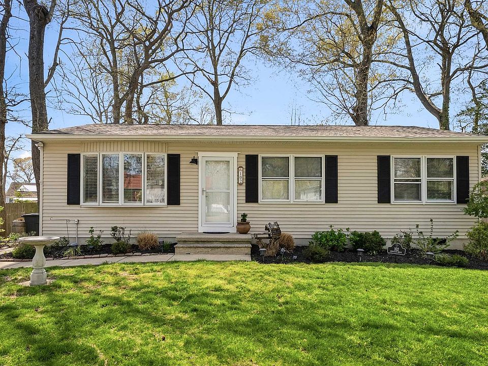 1st image of 102 Hemlock Dr
