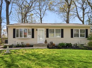 102 Hemlock Dr, Rio Grande, NJ 08242