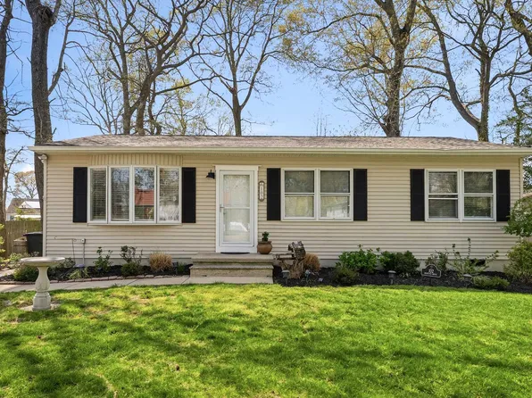 102 Hemlock Dr, Rio Grande, NJ 08242