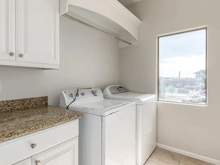 711 S Paustian Cir — Photo 12