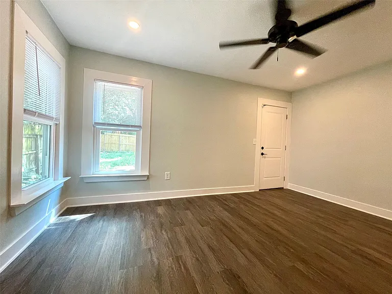 807 E Riverside Dr #B — Photo 22