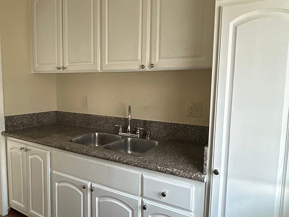 3rd image of 229 W Regent St #101