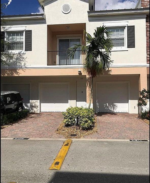1st image of 10280 SW 219th