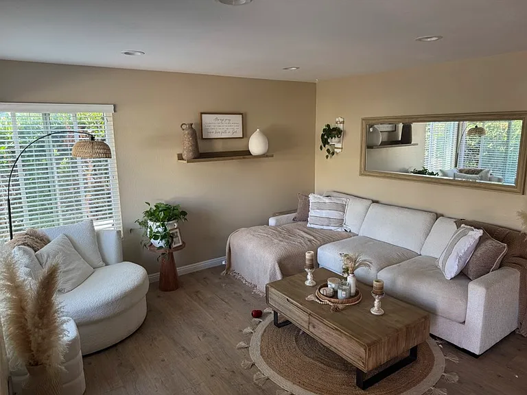1526 Lower Lake Ct — Photo 5