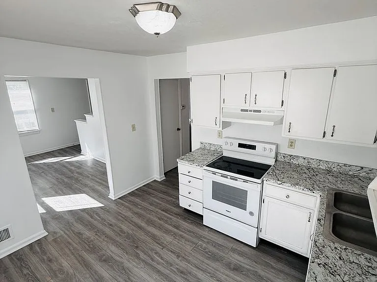 184 Mills Dr — Photo 3