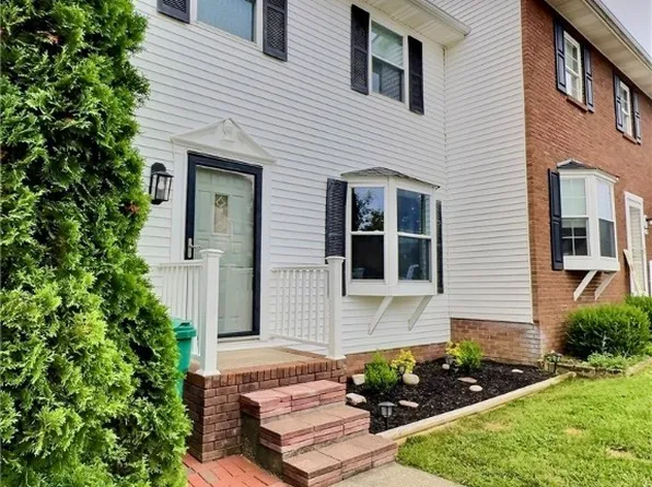 13 Carriage Way, Hurricane, WV 25526