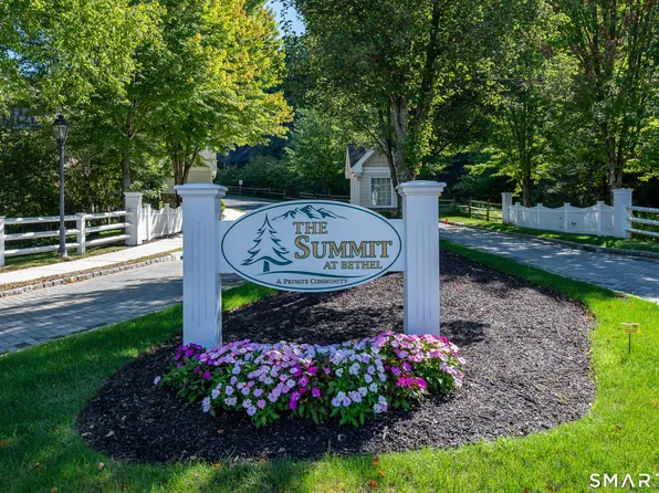 15 Briar Ridge Drive #15, Bethel, CT 06801