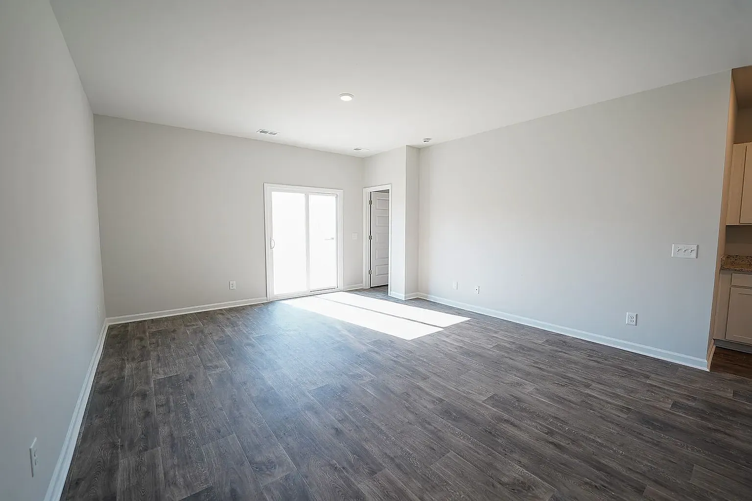 5 bed, 2357 sqft, $2,700 — Photo 4