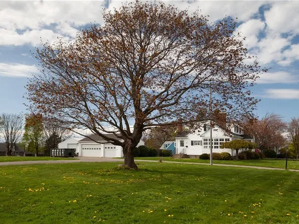 2090 E Main Rd, Portsmouth, RI 02871