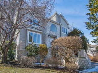 16 Legion Ct, Rockaway, NJ 07866