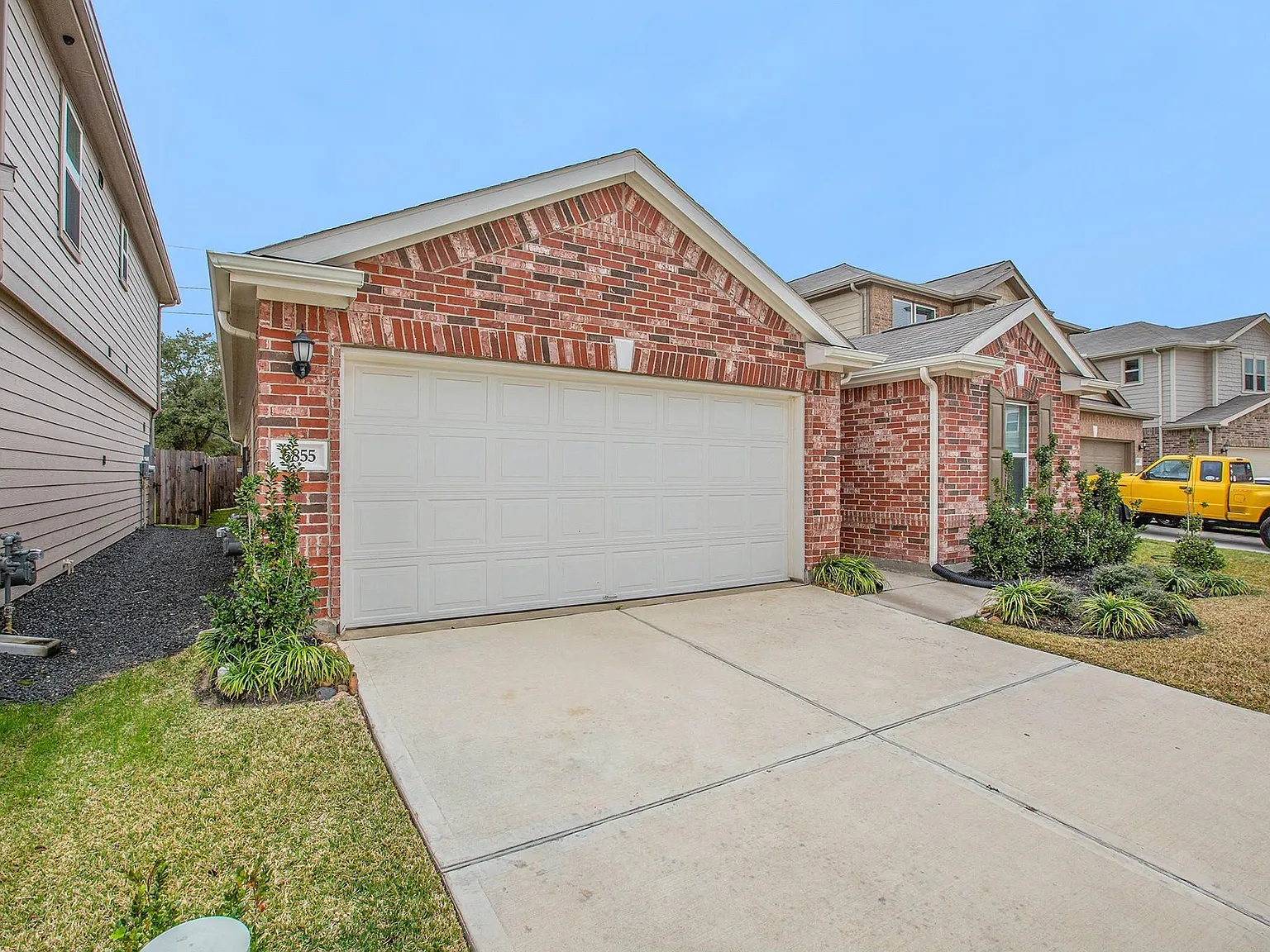 3 bed, 2.0 bath, 2009 sqft, $2,150 — Photo 1