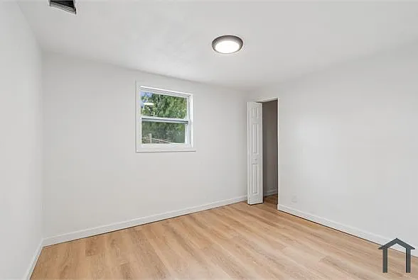 650 Paris Ave S — Photo 6