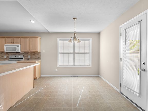 5th image of 5924 Woodland Parks Ct