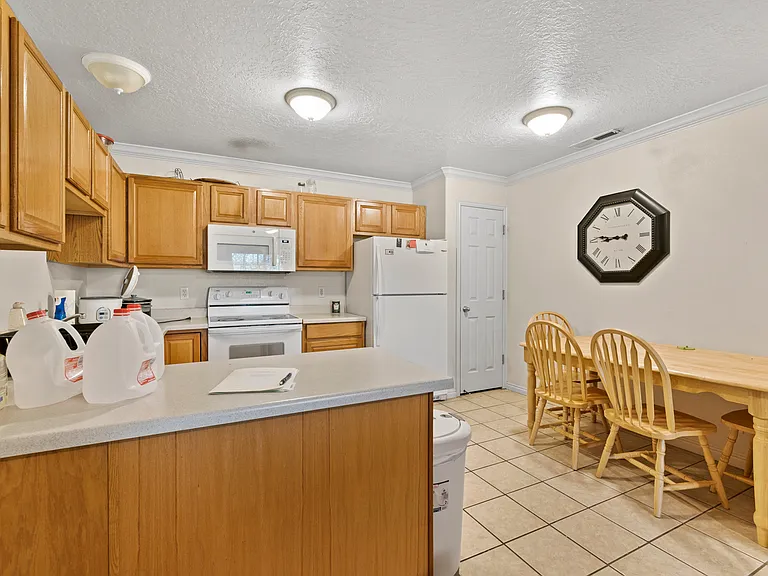 543 N University Ave #308 — Photo 2