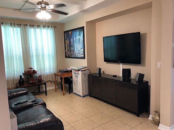 2nd living room / TV room