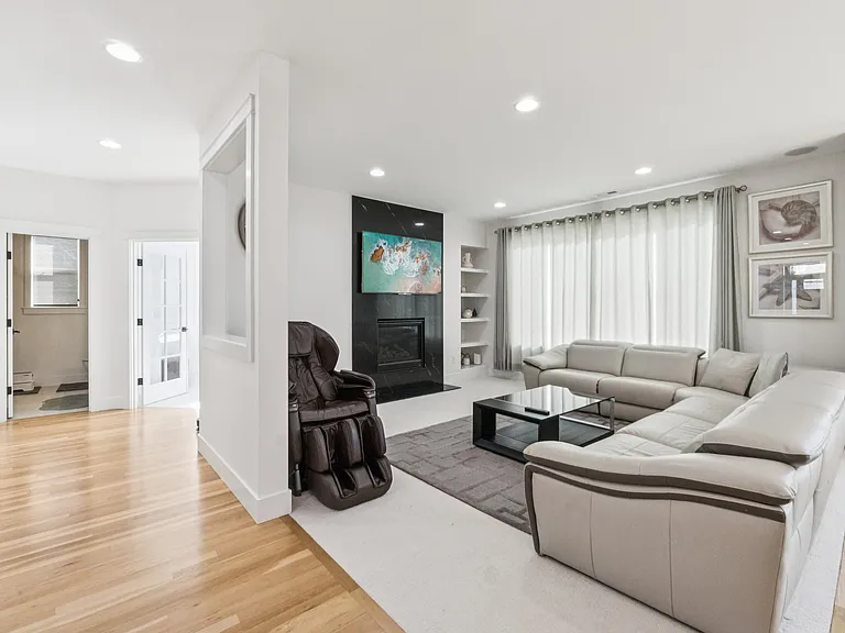 21011 SE 6th Pl — Photo 12