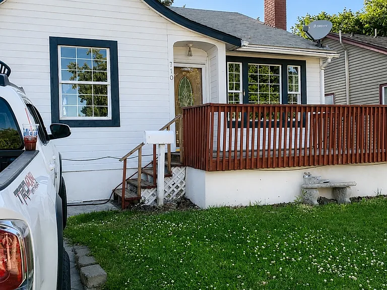 710 S 17th Ave — Photo 2