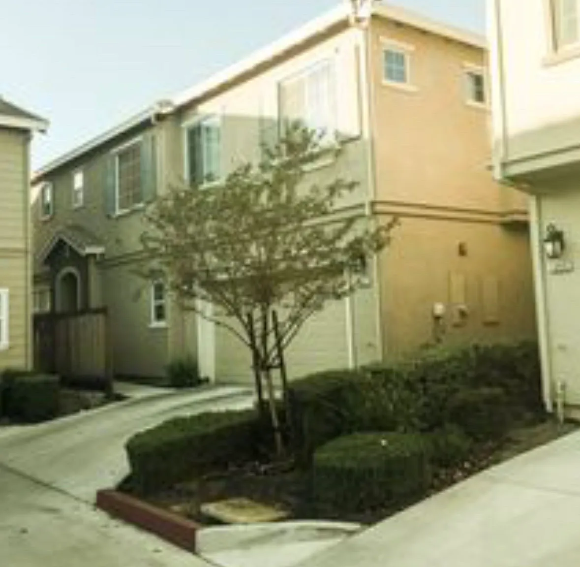 4 bed, 2.5 bath, 2017 sqft, $3,700 — Photo 2
