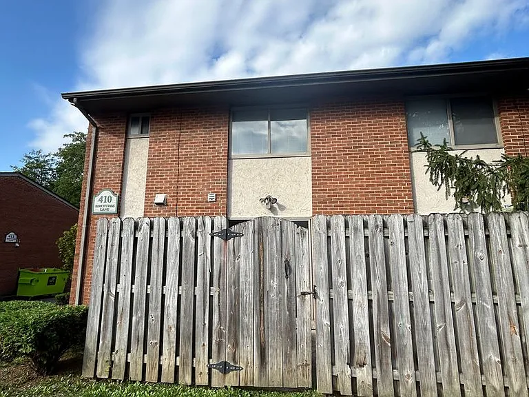 Coventry Court Townhomes — Photo 99