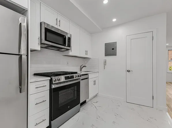 67-14 108th St #6D, Forest Hills, NY 11375