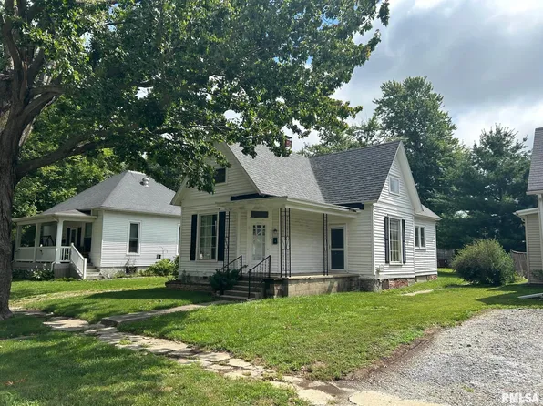 530 N Cottage St, Taylorville, IL 62568