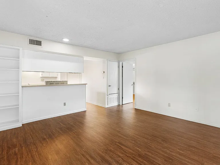 LBJ Apartments — Photo 13