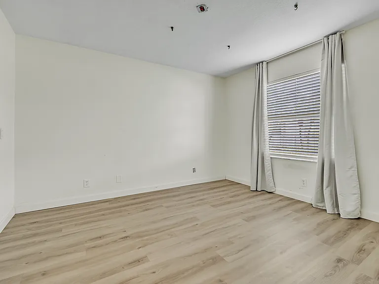 2559 Jardin Ln — Photo 21