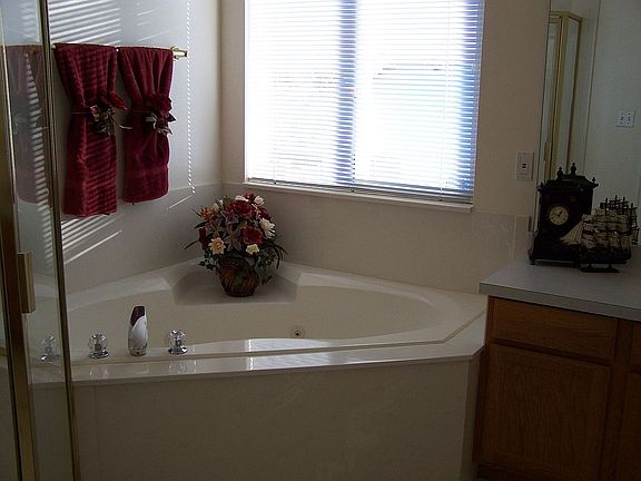 4th image of 1339 W Palmer Ln