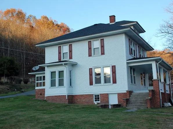134 Shamrock Ln, Bluefield, VA 24605