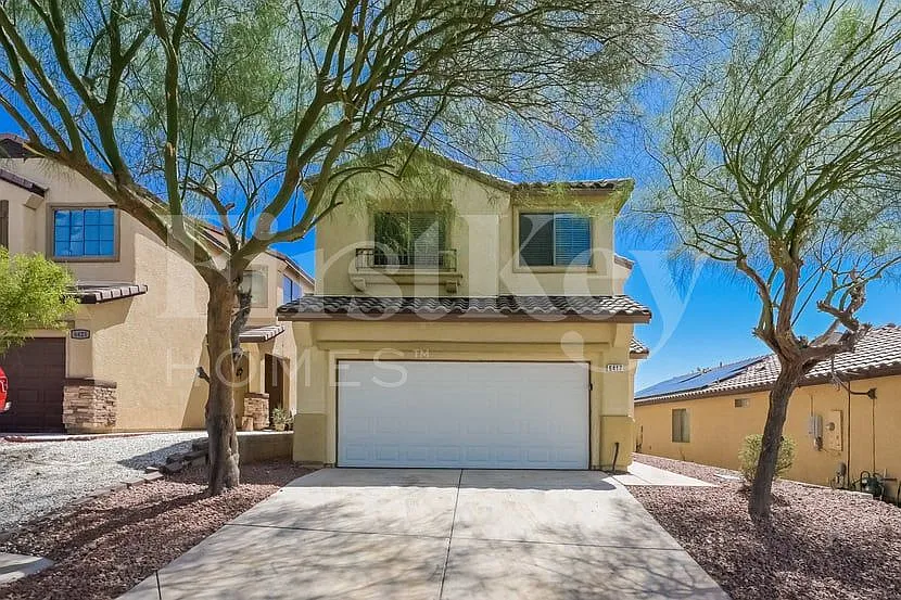 5 bed, 2.5 bath, 2122 sqft, $2,650 — Photo 2