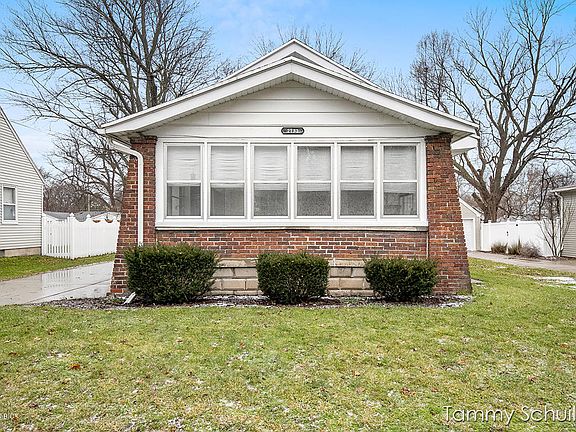 2nd image of 2131 Oakwood Ave NE