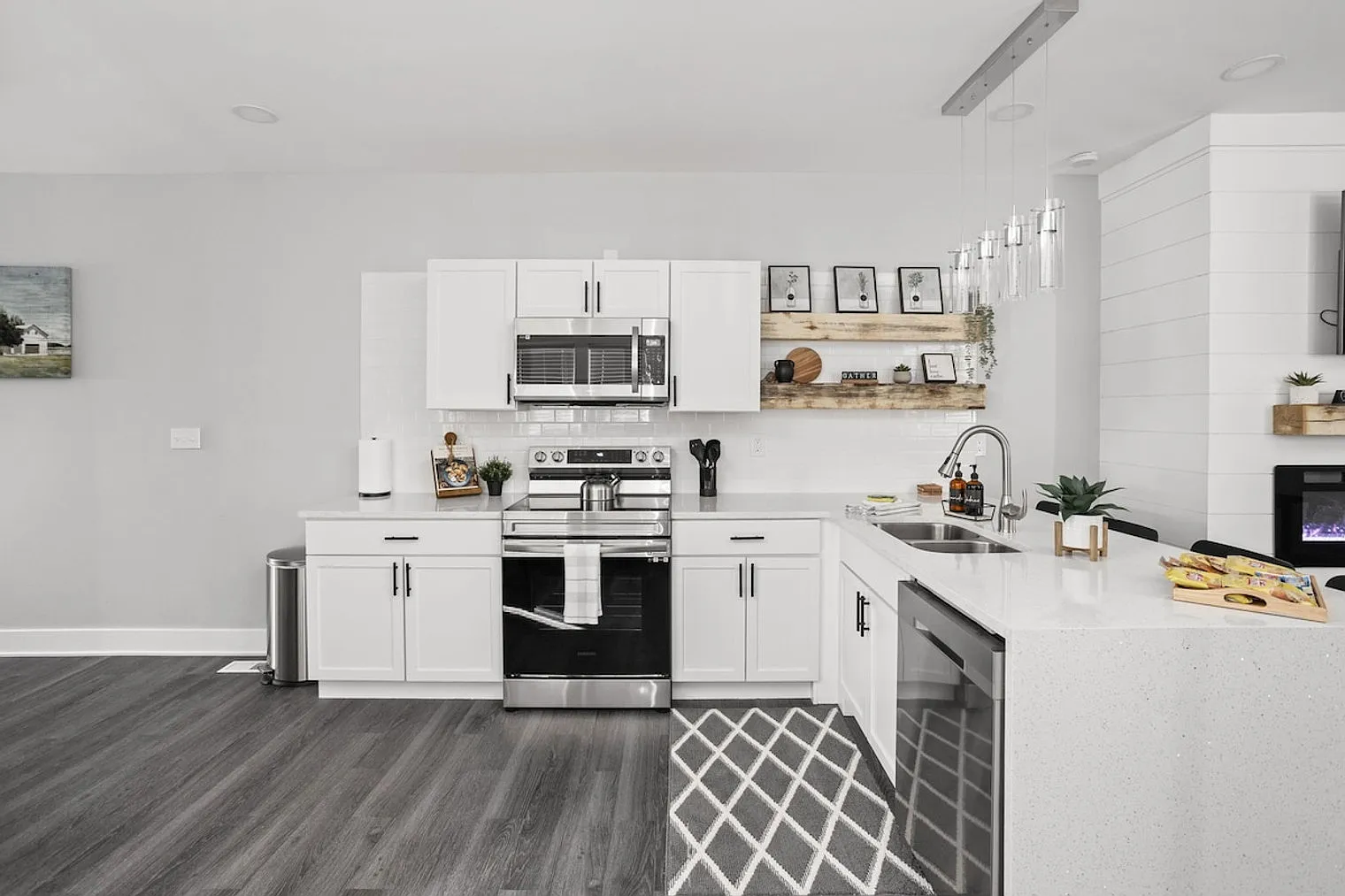 3 bed, 2.0 bath, $2,861 — Photo 4