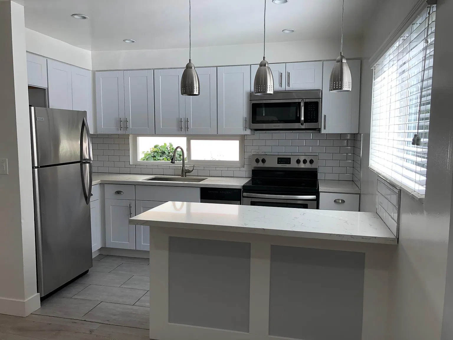2 bed, 1.5 bath, 870 sqft, $3,695 — Photo 2