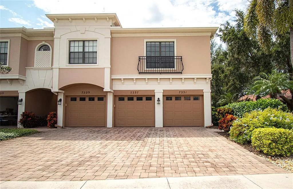 3 bed, 2.5 bath, 1277 sqft, $2,150 — Photo 1