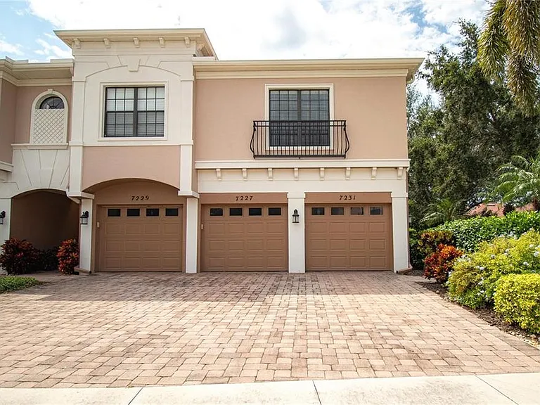 7231 Hamilton Rd — Photo 1