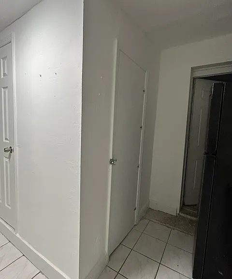 939 NW 24th Ct — Photo 2