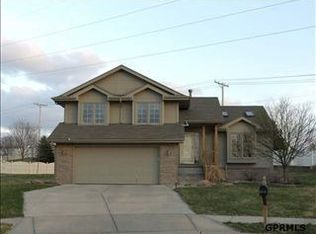 2111 N 152nd Cir, Omaha, NE 68116