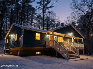 1131 Mink Ct, Bushkill, PA 18324