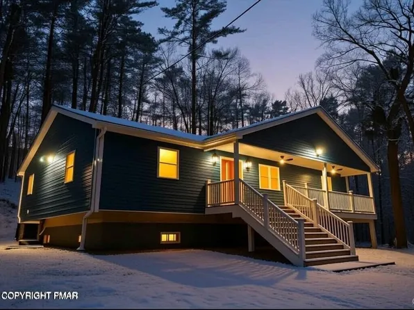 1131 Mink Ct, Bushkill, PA 18324