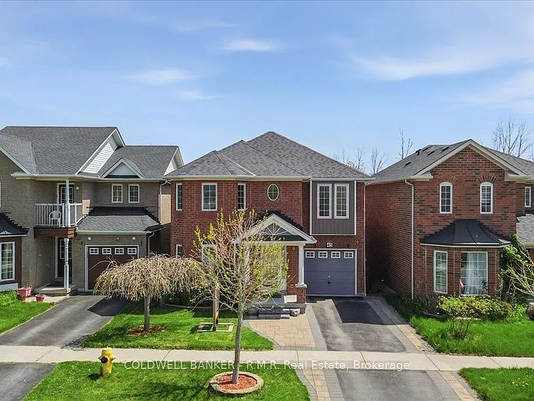 45 Angier Cres — Photo 2