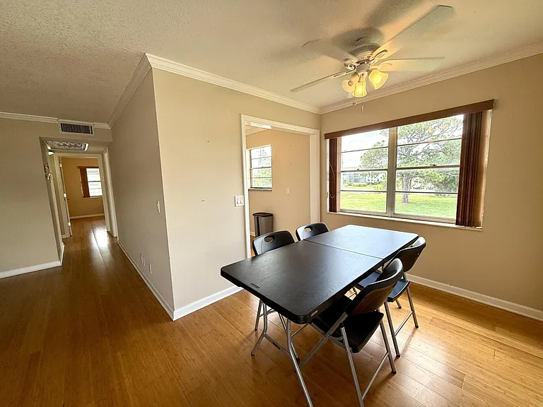 73 Hastings E — Photo 2