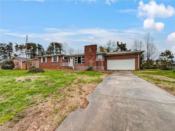 3637 Carver School Rd, Winston Salem, NC 27105